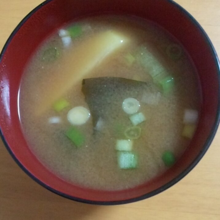 さつまいもとネギのお味噌汁